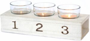 Bougeoir en bois avec 3 verres en verre. - Blanc